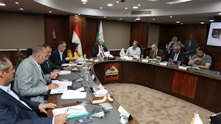 محافظ الجيزة يوجه بحلول فورية لمخالفات البناء والصرف