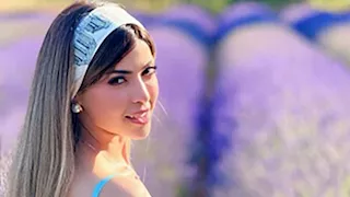 ميرنا جميل تخطف الأنظار وسط حقول اللافندر في فرنسا