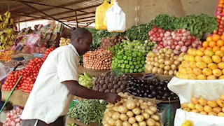 بسبب أزمة العملة.. السودان يحظر استيراد مجموعة كبيرة من السلع