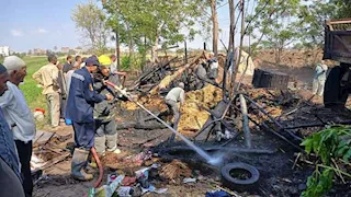 النيران تلتهم حظيرة أخشاب وبوص في مدينة الشهداء بالمنوفية -صو