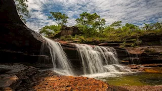  لوحة فنية تخطف الأنظار.. معلومات لا تعرفها عن "نهر الألوان الخمسة"