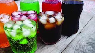  "الموت السائل".. طبيب يحذر من مشروب شائع يهدد صحتك 