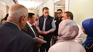 عقوبات ومكافآت.. جولة مفاجئة لنائب وزير الصحة بالقليوبية