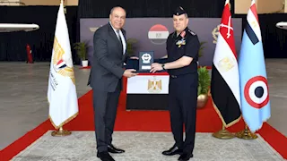 القوات الجوية تسلّم طائرتين للأكاديمية المصرية لعلوم الطيران بعد تطويرهما