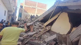 انهيار منزل من 5 طوابق في كفر الحمام ببنها -صور 