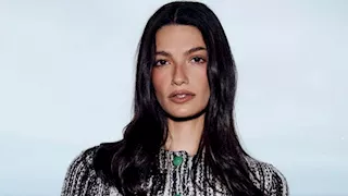 "من قلب باريس".. تارا عماد تتألق بإطلالة أنيقة تخطف الأنظار