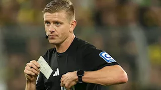 "يلقب بـ اللطيف".. من هو الحكم روبرت شرودر المرشح لإدارة قمة الأهلي والزمالك؟