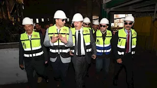 وزير الصناعة يتفقد عدداً من مصانع الحديد والصلب بمحافظة السويس 