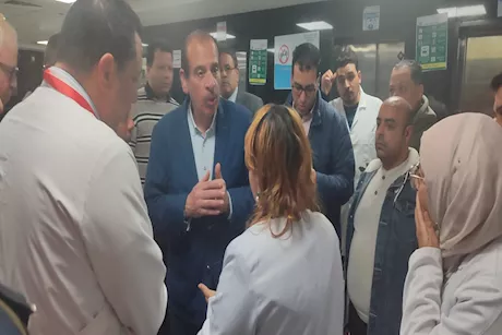 نائب وزير الصحة يتفقد منشآت المنوفية ويكرم الفرق الطبية المتميزة
