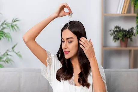 قبل دخول الصيف.. إليكِ الحل الأمثل لعلاج الشعر الباهت