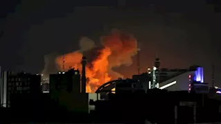 أكسيوس: القيادة الوسطى الأمريكية أعدت خطة لموجة ضربات قوية على إيران