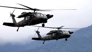 مروحيات أمريكية تحلق داخل إيران بحثًا عن طيار مفقود بعد سقوط مقاتلة (فيديو)