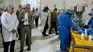 رئيس الوزراء يتفقد مصنع "غازي لاند" لتصنيع منتجات الألبان