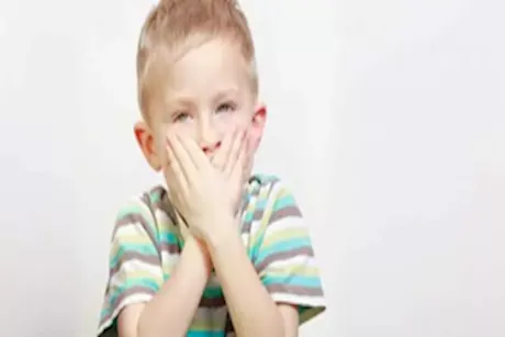 هل ارتشاح طبلة الأذن عند الأطفال يسبب تأخر النطق والكلام؟