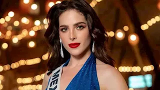 خطفت الأنظار.. معلومات وصور عن إطلالة ملكة جمال الكون 2025