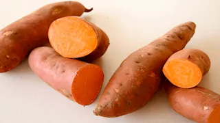 هل يجب تناول قشر البطاطا الحلوة أم تجنبه؟