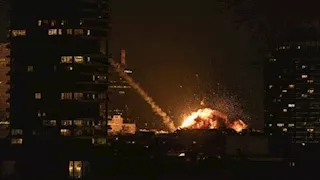 بالفيديو| الحرس الثوري الإيراني يعلن استهداف مواقع عسكرية وصناعية في إسرائيل 