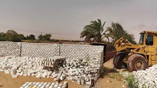 إزالة عاجلة لتعدٍ زراعي في قرية بولاق بالوادي الجديد