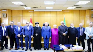 محافظ المنيا يُكرم خريجي مبادرة "فض النزاع وبناء السلام" (صور)