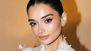 "أناقة البيبي بلو".. ملك أحمد زاهر تخطف الأنظار بإطلالتها