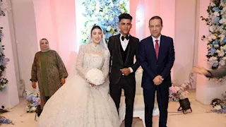 "فرحتهم كملت بحضوره".. محافظ المنوفية يشارك عروسين أيتام حفل زفافهما (صور)