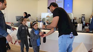 أوراسكوم بيراميدز تستضيف أطفال "كلنا مع بعض" في رحلة تعليمية بالأهرامات 