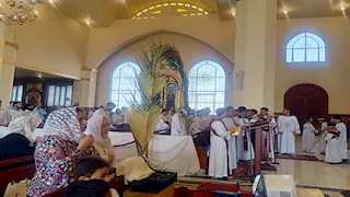 بالصور- مواطنون وأجانب.. احتفالات "أحد السعف" في جنوب سيناء 