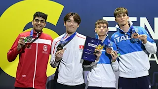 وزير الرياضة يهنئ لاعب منتخب السلاح بعد إنجاز بطولة العالم