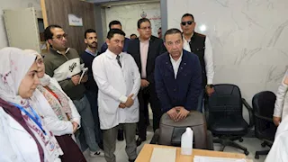 "جولة مفاجئة بأشمون".. محافظ المنوفية يحيل 29 متغيبًا للتحقيق داخل المستشفى العام- صور