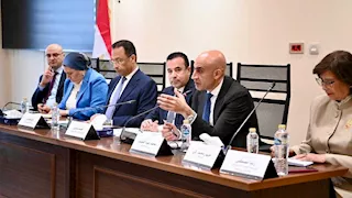 وزير التعليم: ندرس تخصيص باقات رقمية آمنة للطلاب دون سن 18 عامًا