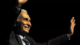 ليس جهاز تنفس.. نجل عبدالرحمن أبو زهرة يوضح حقيقة إصابة والده بـ"ورم في الرئة"