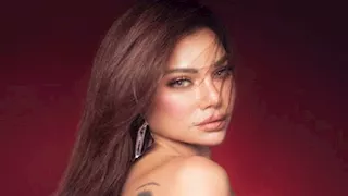 بلوك مميز- هيفاء وهبي بإطلالة كلاسيك عصرية باللون الأخضر الجريء