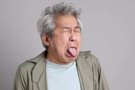 هل مرارة الفم من أعراض التهاب المرارة؟- حسام موافي يجيب