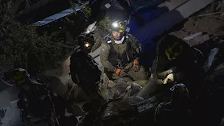 إسرائيل: انتشال قتيلين من تحت أنقاض مبنى في حيفا (فيديو)