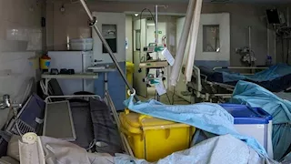 إيران تعلن إخلاء 8 مستشفيات وتضرر مئات المرافق الصحية جراء الغارات