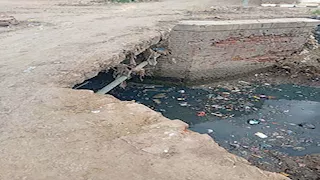 أجزاء منهارة وظلام دامس.. كوبري العايقة بكفر الشيخ يهدد حياة أهالي 3 قرى