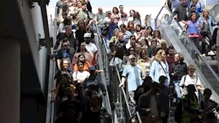 بسبب ذخائر عنقودية.. فتح محطات المترو في تل أبيب الكبرى كملاجئ للسكان (فيديو)