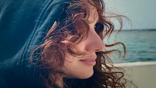 ظهرت أمام البحر.. جيهان الشماشرجي توثق رحلتها بإحدى المدن الساحلية- صور