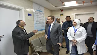 محافظ بورسعيد يتفقد وحدة محمد مشالي ويوجه بتحسين الخدمات (صور)