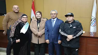 محافظ بني سويف يكرم الأمهات المثاليات ويهديهن رحلات عمرة (صور)