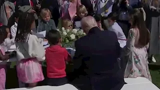 فيديو| ترامب يلتقي أطفال بعمر 5 سنوات ويحكي لهم قصة بايدن