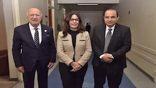 وزيرة الثقافة تتفقد الأوبرا وتلتقي بالموسيقار عمر خيرت قبل حفله 