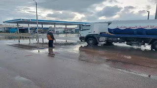 هطول أمطار خفيفة على الإسكندرية.. وتدخل فوري من الصرف الصحي- صور