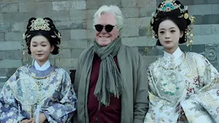 حسين فهمي يواصل الترويج لفيلمه العالمي "The Story I Found in China"