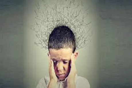 هل التهاب الحلق إلى يتسبب في أعراض الوسواس القهري عند الأطفال؟