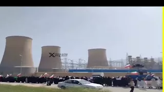 إيران تواجه "جحيم ترامب" بسلاسل بشرية لحماية محطات الكهرباء والقصور (صور وفيديو)