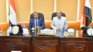 بالصور- محافظ أسيوط يبحث مع الغرفة التجارية تعزيز استقرار الأسواق