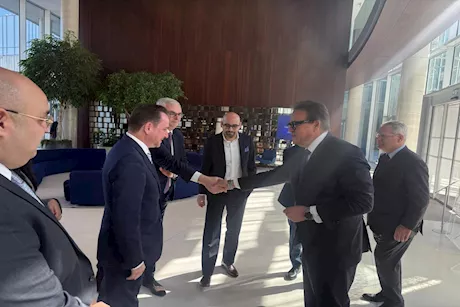 وزارة الصحة تبحث توطين أدوية الأورام مع «سيرفيه» الفرنسية