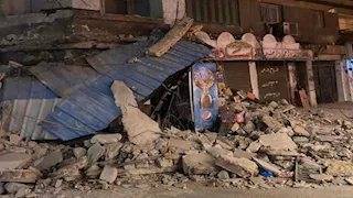 انهيار أجزاء من عقار بمنطقة ميامي في الإسكندرية (صور)