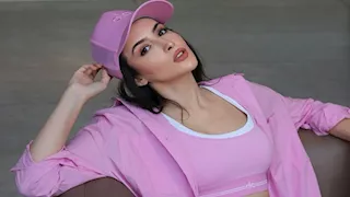 بالأحمر الناري.. كيف نسقت سارة بركة إطلالتها؟